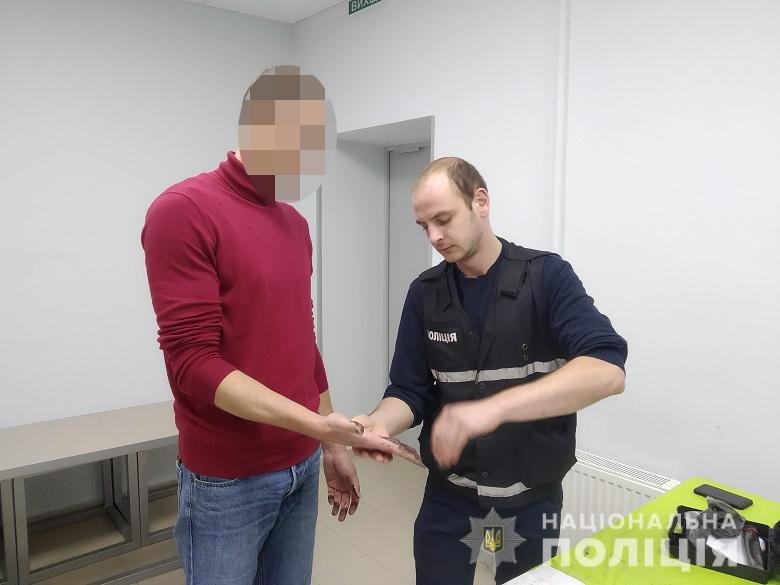 Его задержали и избрали предварительную меру пресечения - ночной домашний арест Его задержали и избрали предварительную меру пресечения - ночной домашний арест