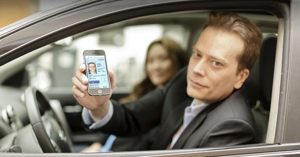 В Украине водители смогут предъявлять электронные права вместо пластиковых 