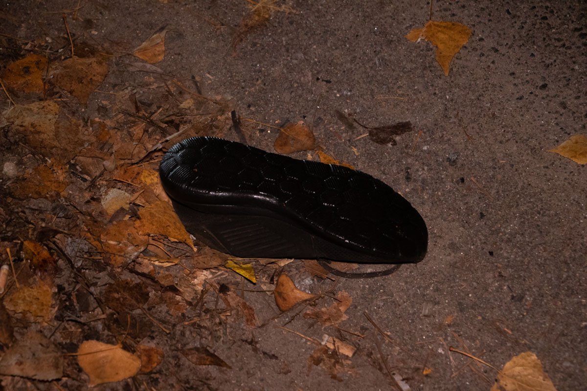 Машина протащила пешехода на несколько метро вперед