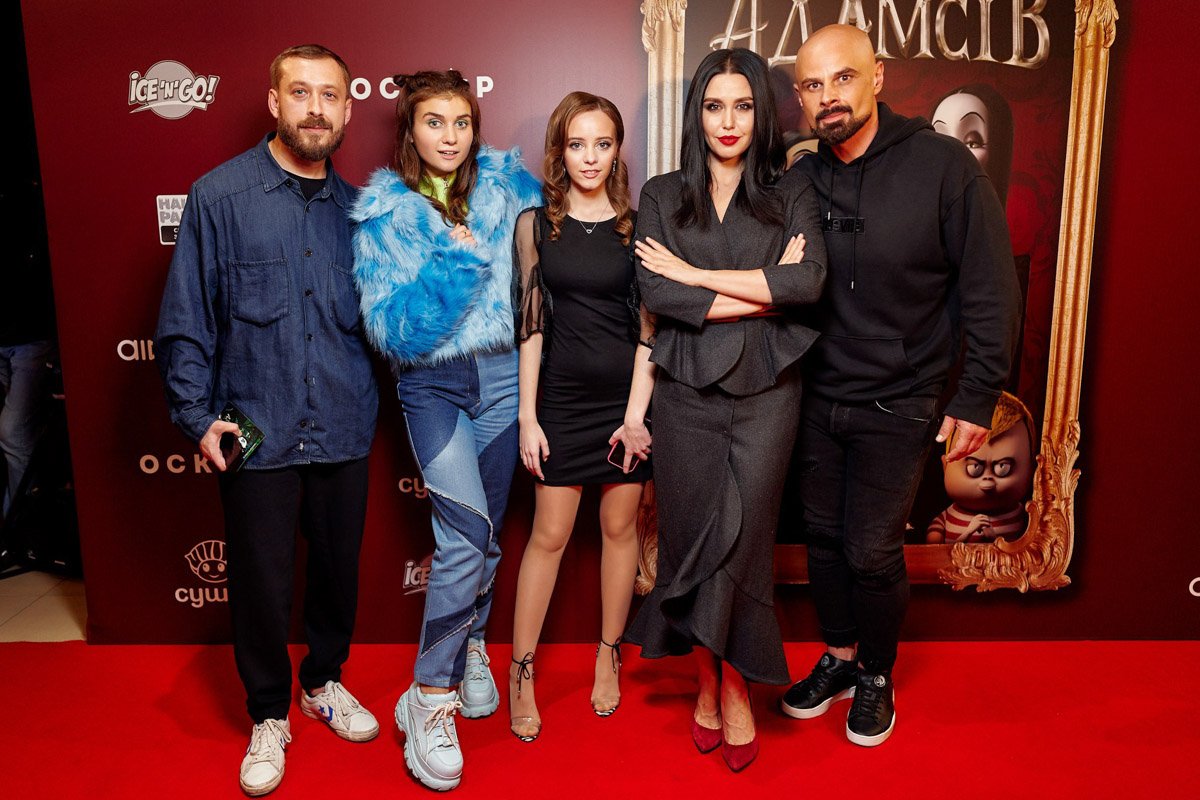 Украинские селебретиз и блогеры тоже пришли оценить новинку Украинские селебретиз и блогеры тоже пришли оценить новинку