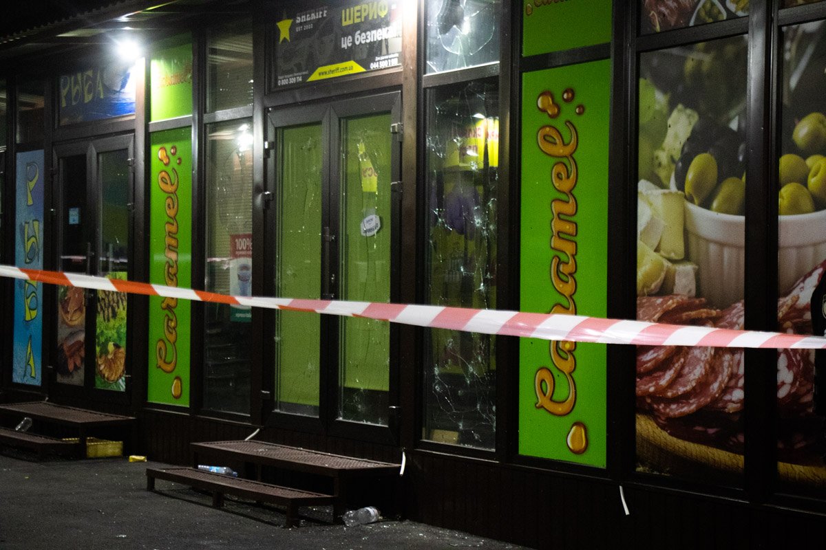 Взрыв повредил стекла и фасад сооружений Взрыв повредил стекла и фасад сооружений