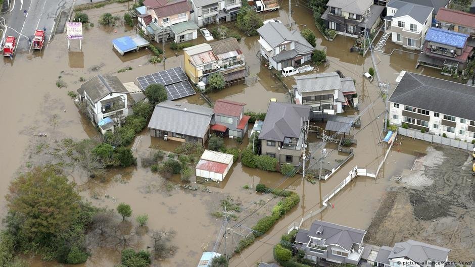 На востоке Японии из-за вызванных непогодой наводнений погибли по меньшей мере десять человек На востоке Японии из-за вызванных непогодой наводнений погибли по меньшей мере десять человек