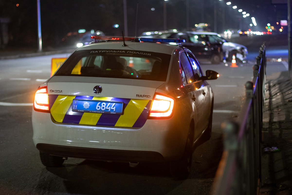 На месте работали экипажи патрульной полиции, медики и следственно-оперативная группа