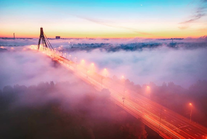 Если с утра выйти к Северному мосту, можно случайно оказаться в небе. По следам @alexey_kumov 