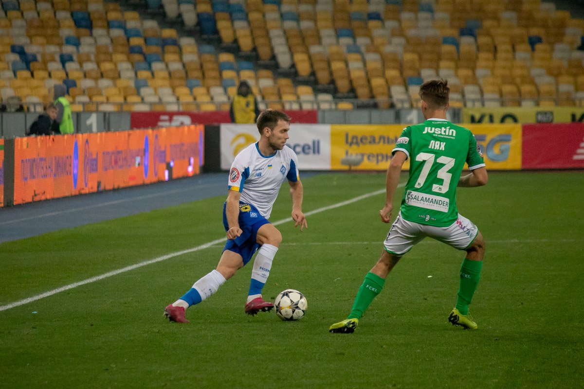 Вместо Кендзеры справа в защите сыграл Александр Караваев