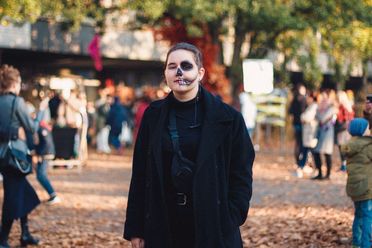 Но если вы не успели заморочиться и подобрать себе грим, костюм, то расстраиваться не было повода