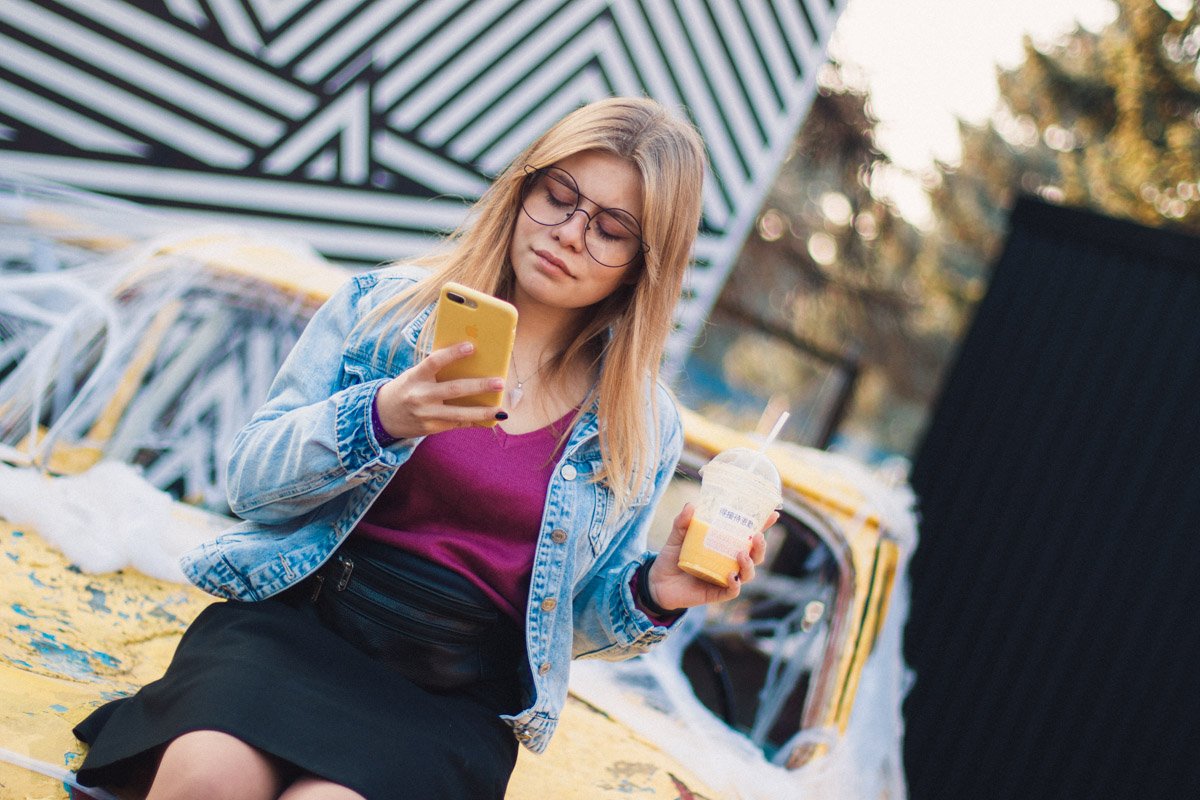 А ведь вокруг такая тематическая красота, лучше отложить телефон А ведь вокруг такая тематическая красота, лучше отложить телефон