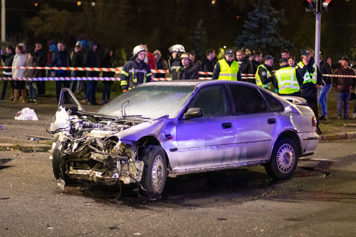Перекресток не поделили Mercedes и Honda