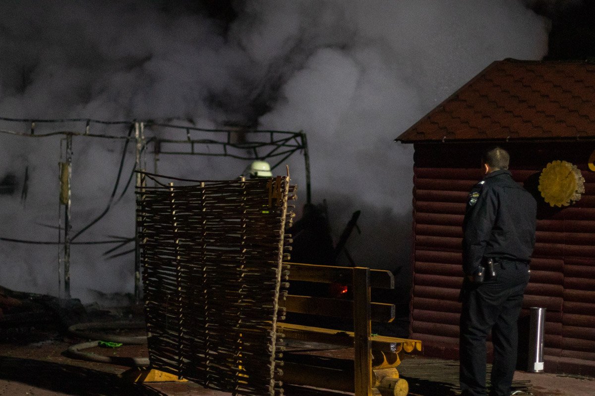 Огонь охватил 50 квадратных метров заведения 