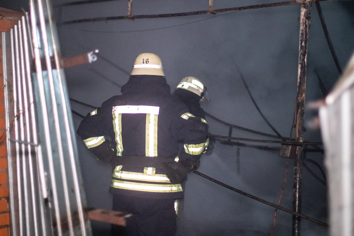 Над ликвидацией пожара работали спасатели 16-й пожарной части 