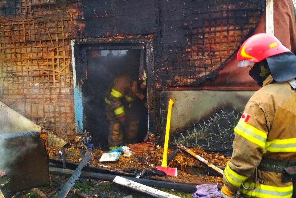 Пожар в жилом доме унес жизнь женщины 1960 года рождения, а хозяин дома получил ожоги, но сумел выбраться Пожар в жилом доме унес жизнь женщины 1960 года рождения, а хозяин дома получил ожоги, но сумел выбраться