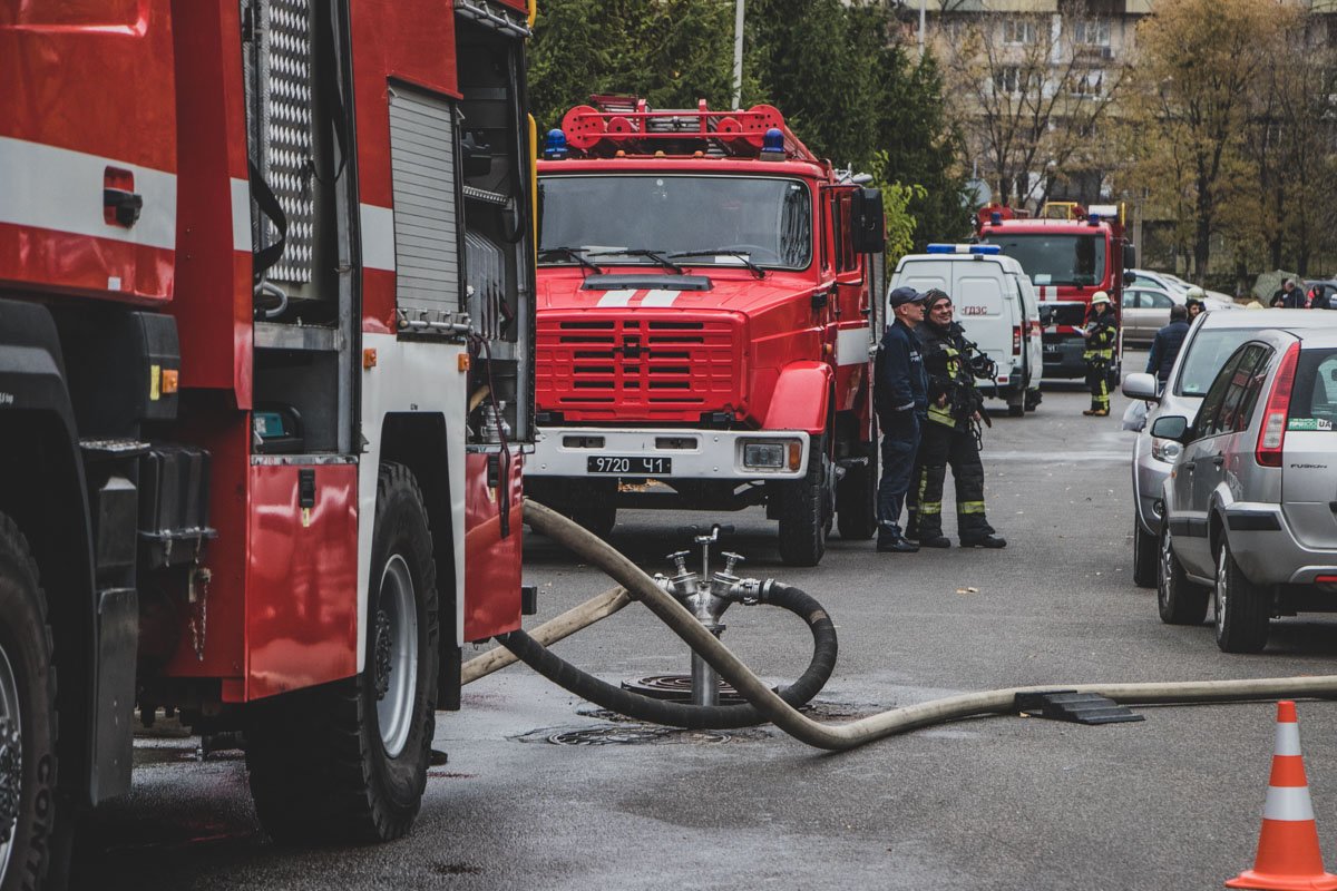Предварительно, возгорание произошло на третьем этаже приемного отделения Предварительно, возгорание произошло на третьем этаже приемного отделения