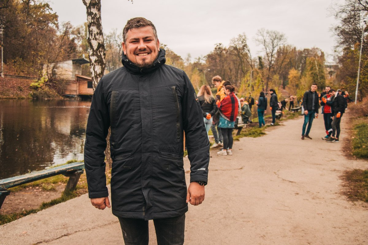 С зимы этого года они периодически убирают парковую зону и вывозят оттуда мусор С зимы этого года они периодически убирают парковую зону и вывозят оттуда мусор