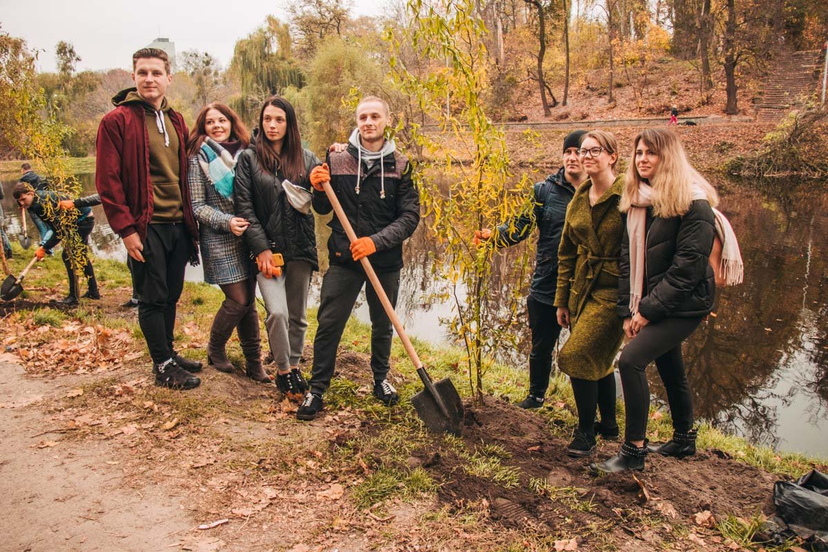 Сотрудники признаются, что вышли на экологическую акцию добровольно и с удовольствием принимали в ней участие Сотрудники признаются, что вышли на экологическую акцию добровольно и с удовольствием принимали в ней участие