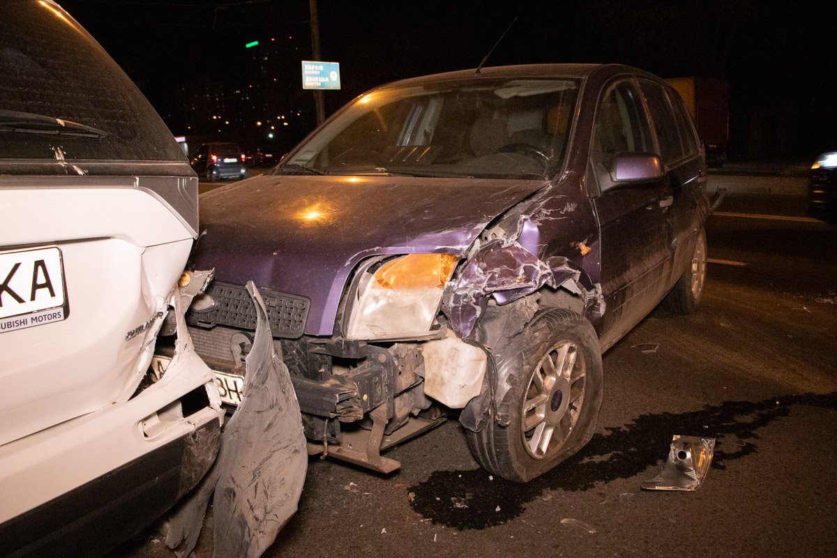 В результате столкновения пострадала девушка-пассажир Ford