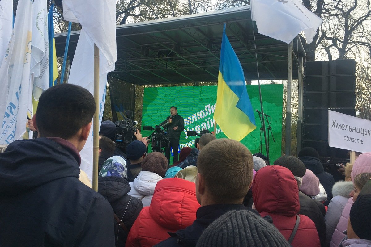 Участники акции собираются побывать не только под стенами парламента, но и пройти к другим органам власти Участники акции собираются побывать не только под стенами парламента, но и пройти к другим органам власти