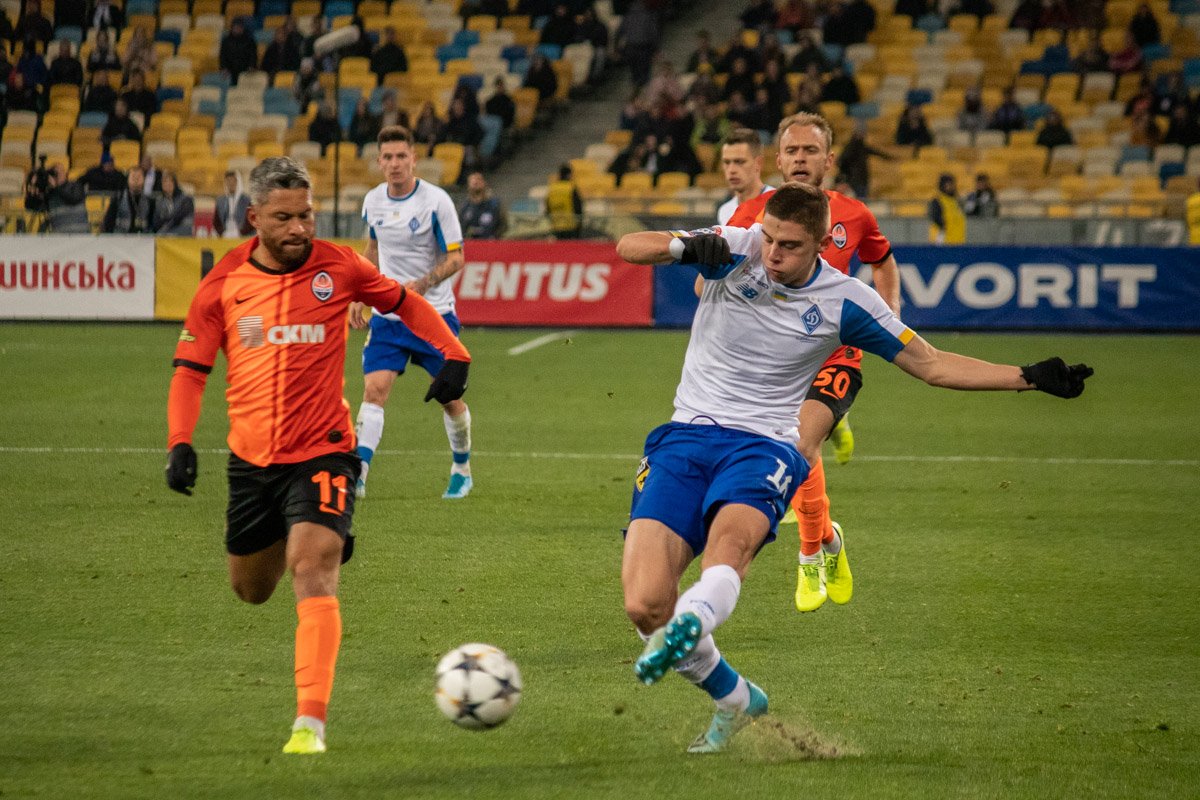 Дополнял же картину на левом фланге вездесущий Виталий Миколенко Дополнял же картину на левом фланге вездесущий Виталий Миколенко