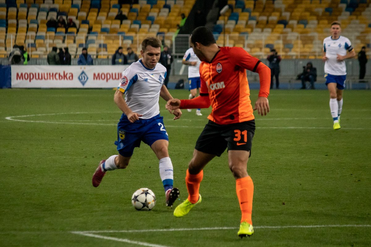 Неожиданно для всех справа в атаке вышел Александр Караваев Неожиданно для всех справа в атаке вышел Александр Караваев