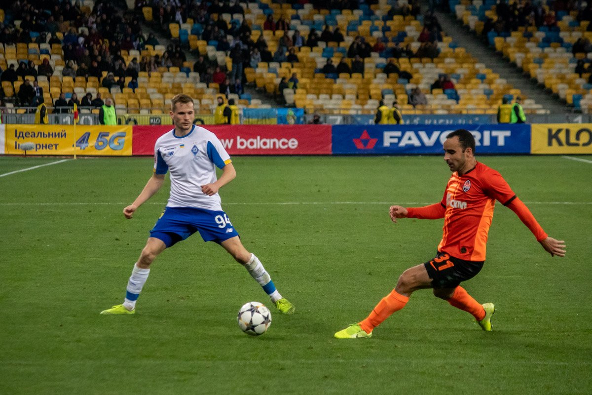 Стоит сказать, и справа у Караваева с Томашем Кендзерой тоже получился неплохой тандем Стоит сказать, и справа у Караваева с Томашем Кендзерой тоже получился неплохой тандем