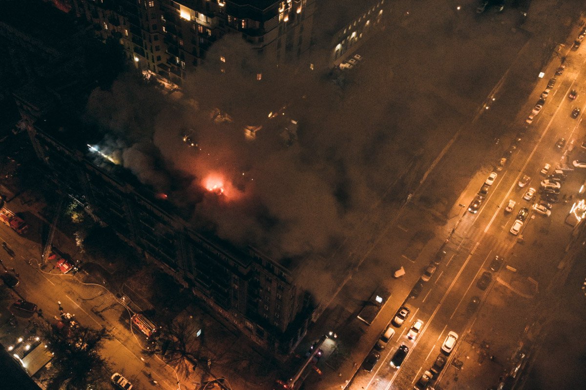 Перед пожаром местные жители слышали хлопки, похожие на взрывы