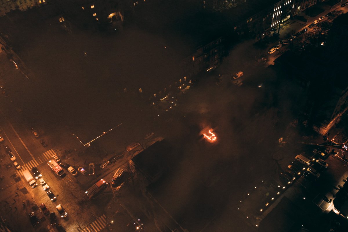 По состоянию на 22:50 пожар еще не удалось локализовать 