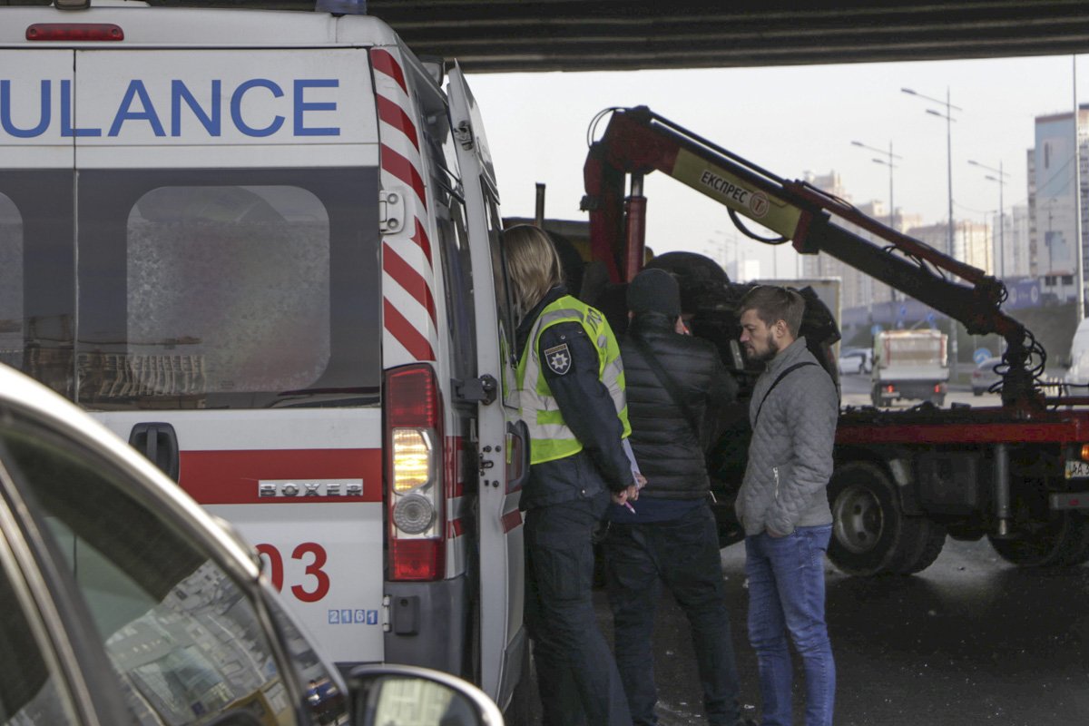 На месте работали экипажи патрульной полиции и медики На месте работали экипажи патрульной полиции и медики