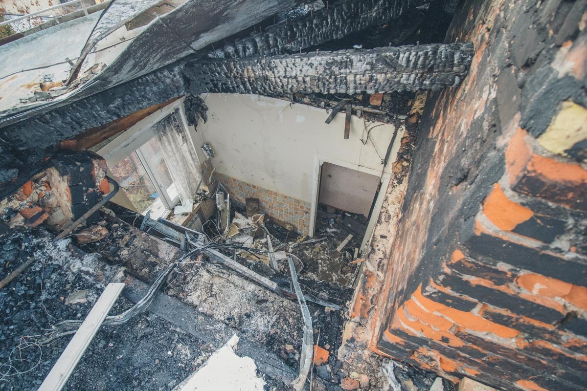 В некоторых квартирах обвалился потолок