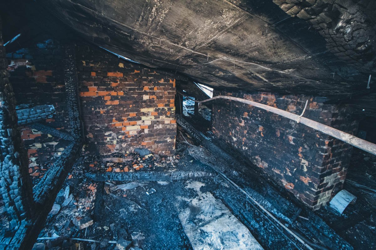 Из-за пожара из дома эвакуировали 40 человек