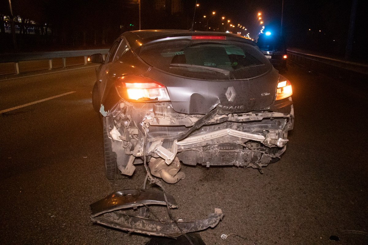 В субботу, 2 ноября, в Киеве на Брест-Литовском шоссе произошло две аварии с участием шести машин