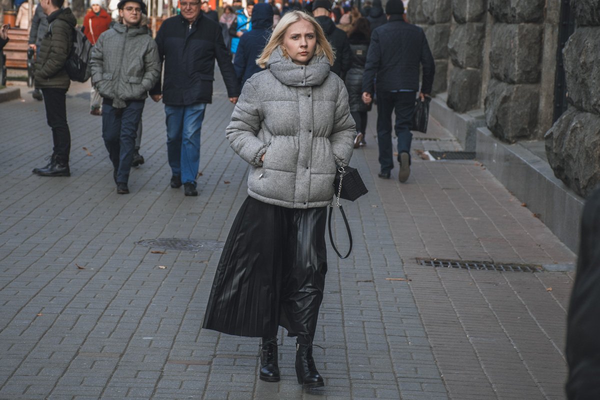 Но такие люди - исключение. В основном, конечно, все стараются укутаться как можно сильнее Но такие люди - исключение. В основном, конечно, все стараются укутаться как можно сильнее