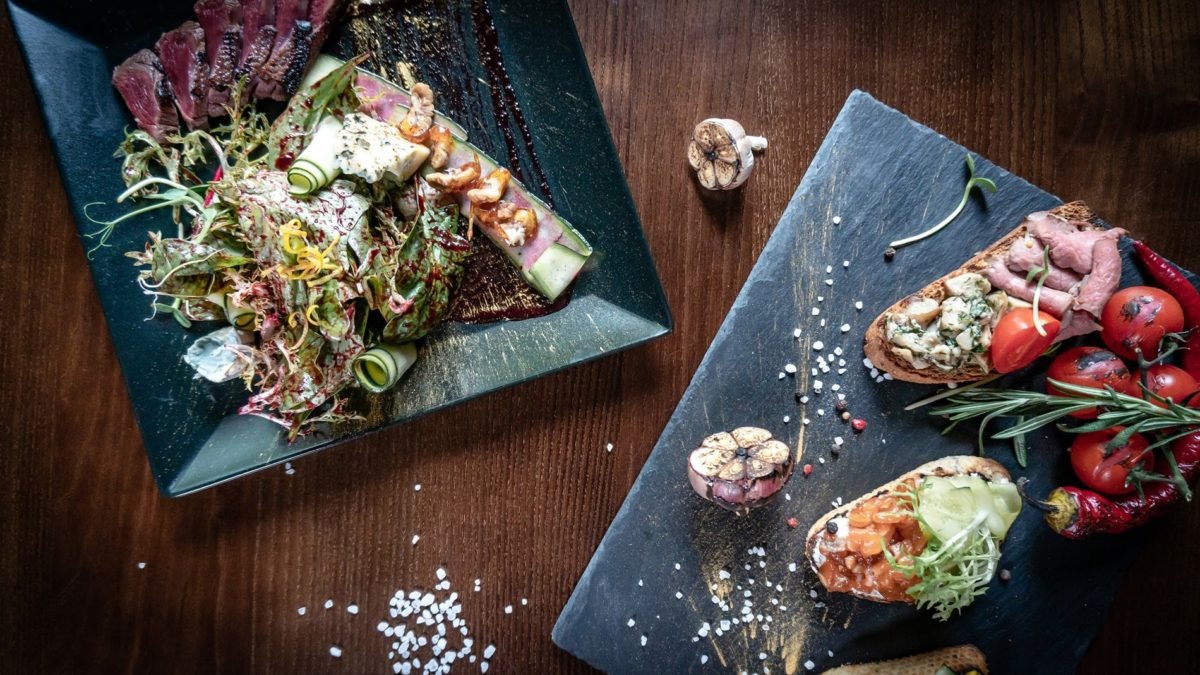 Букет Cotelette - для любителей этого вида блюд. Еще и сервировка соответствующая