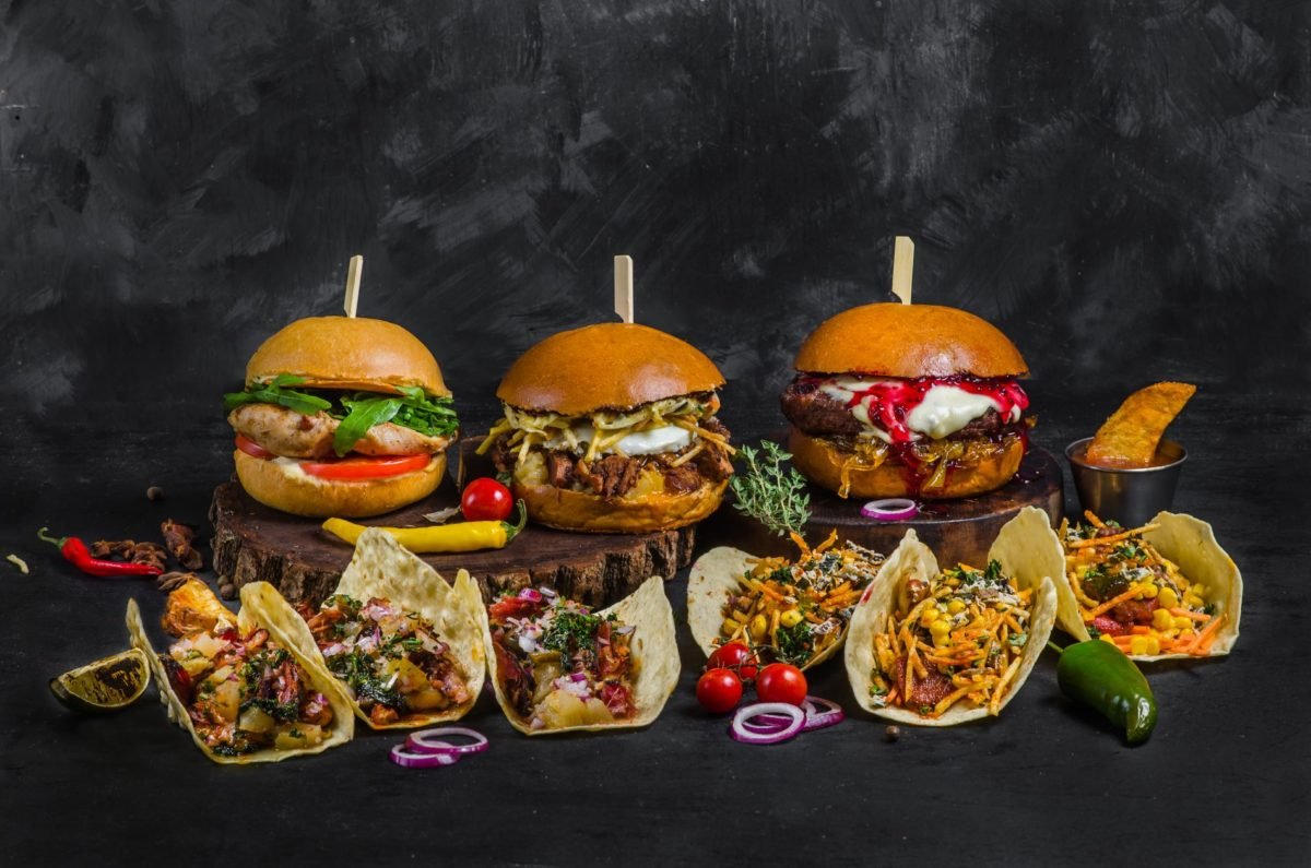 Бургеры, стейки и море пива - все это 3B Cafe