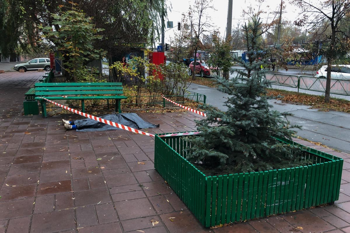 В Киеве на улице Ивана Пулюя умер мужчина В Киеве на улице Ивана Пулюя умер мужчина