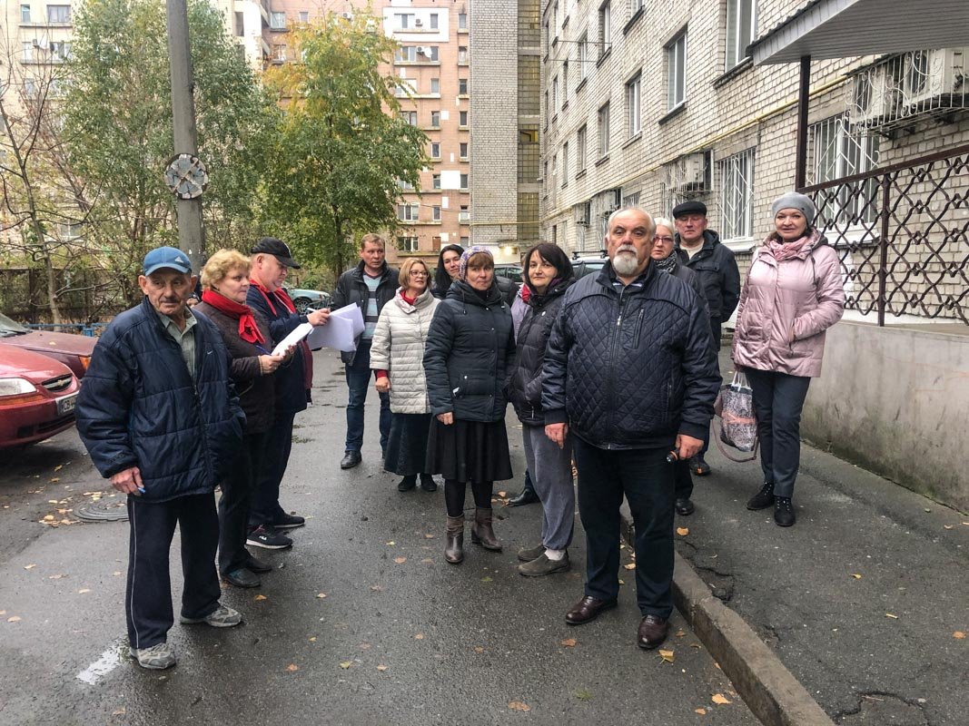 Жильцы второго подъезда недовольны тем, что все деньги на ремонт потратили для ремонта первого подъезда