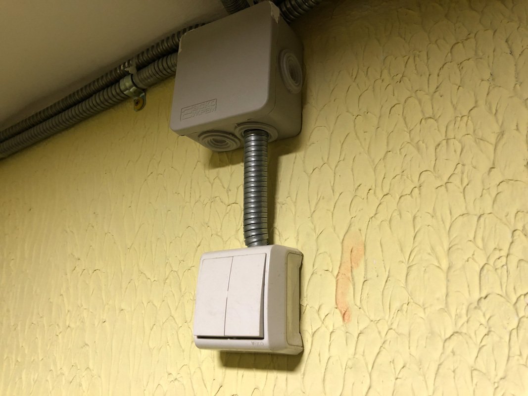 Там полностью заменили освещение