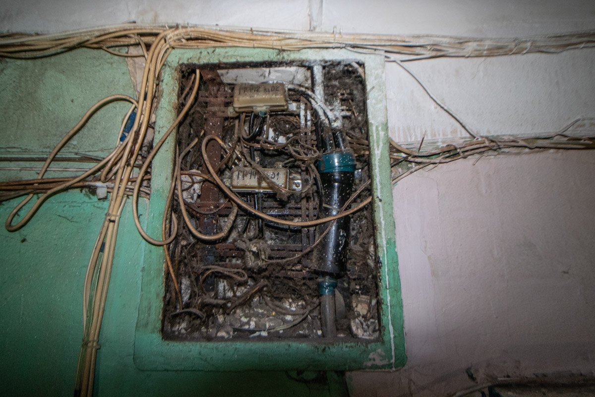 Того же нельзя сказать о втором подъезде