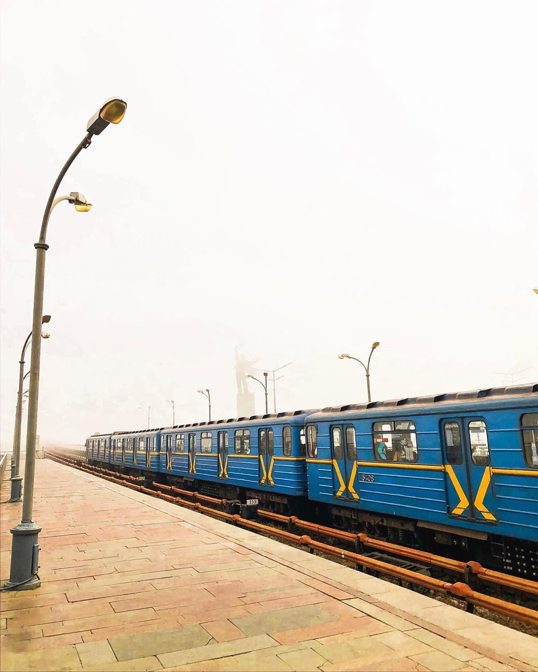 Тотальное господство смога/тумана продлилось всего пару дней, но уже способно вызывать ностальгию. Фото - @yakandriy