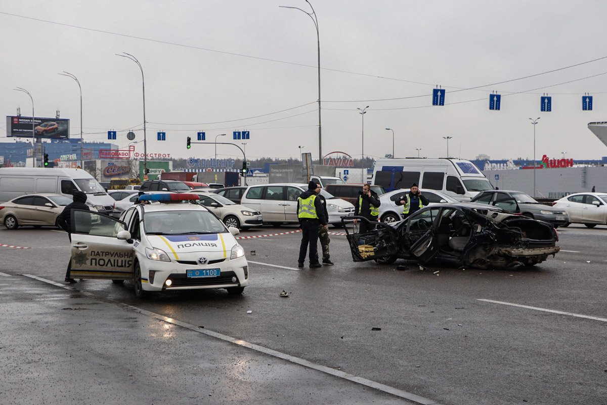 Столкнулись автомобили BMW X5 и Audi A4