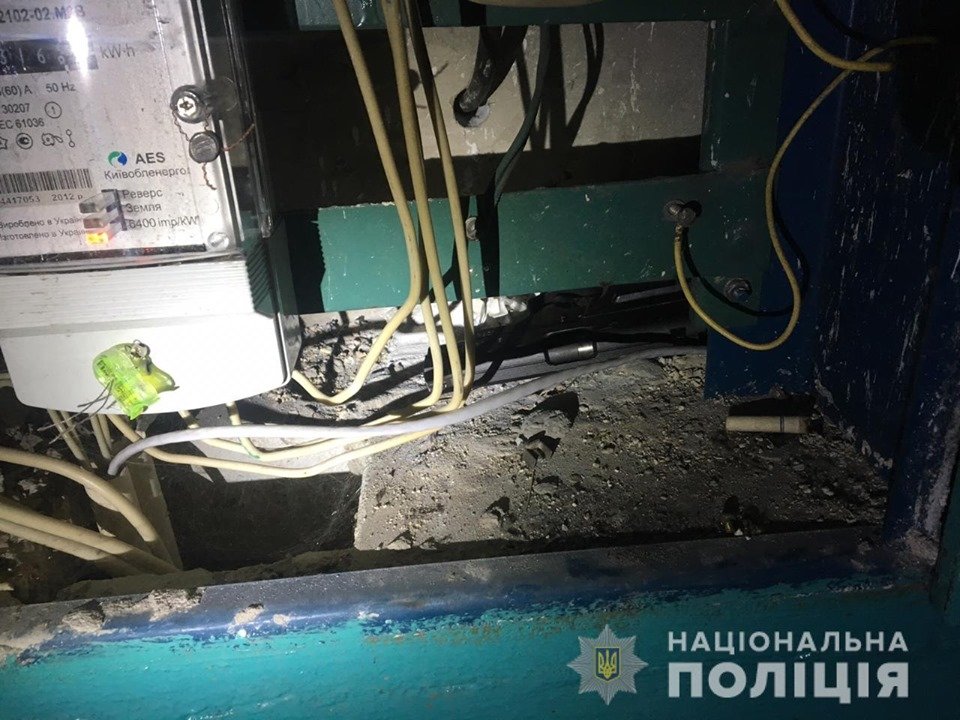 Пистолет, который правоохранители нашли в щитовой