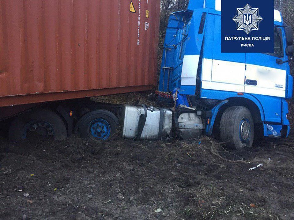 Инцидент случился около 07:00 рядом с ТРЦ ART Mall