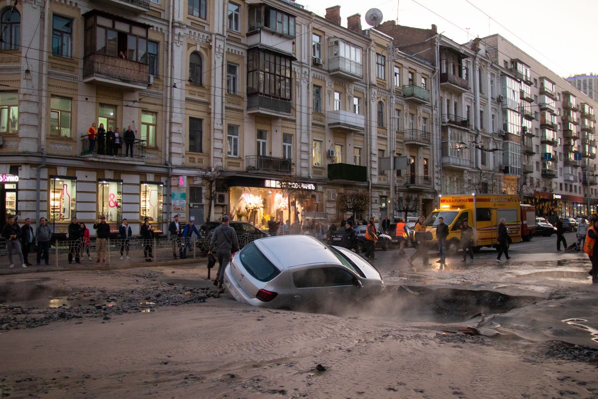 Авария произошла на пересечении улиц Саксаганского и Шота Руставели