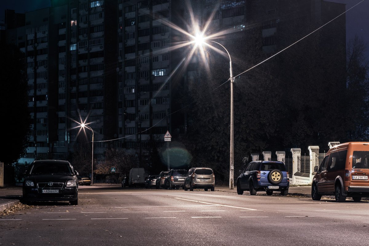 Улица выглядит достаточно интересно и загадочно, если смотреть на нее посреди ночи Улица выглядит достаточно интересно и загадочно, если смотреть на нее посреди ночи