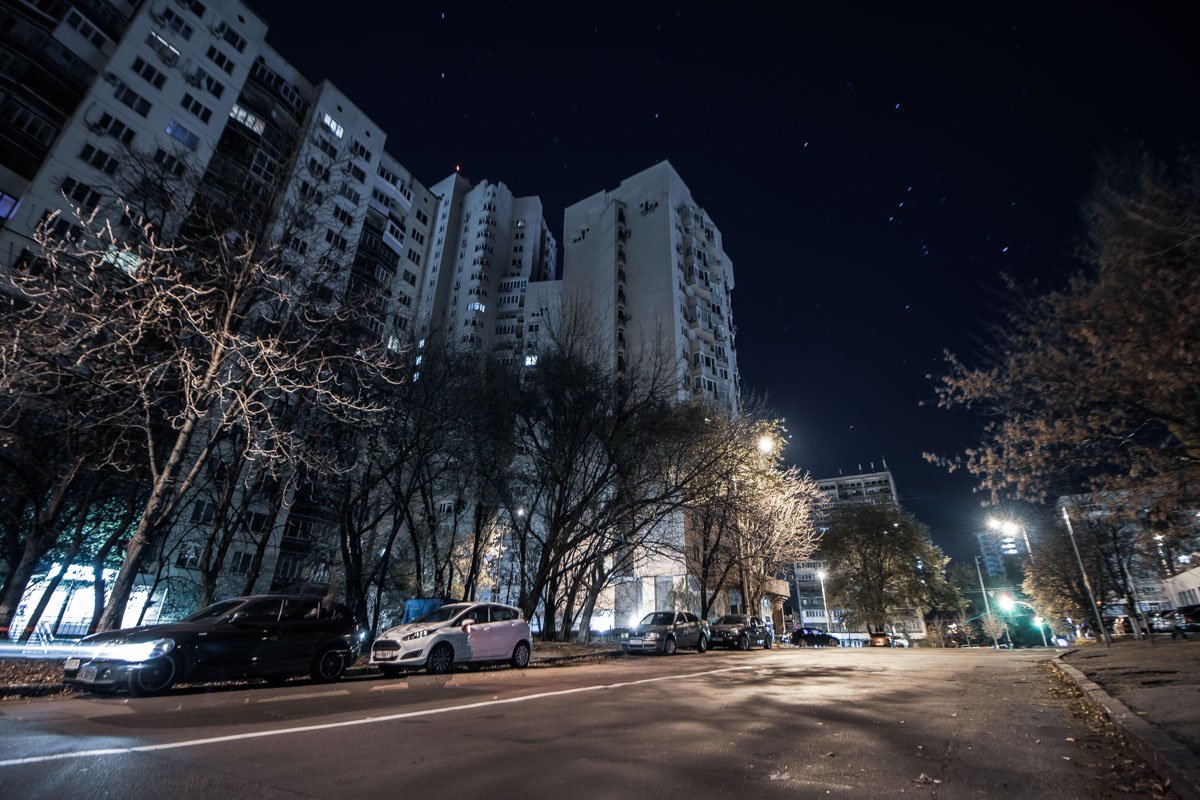 Вдали видно, как Стадионная примыкает к улице Митрополита Василия Липковского Вдали видно, как Стадионная примыкает к улице Митрополита Василия Липковского