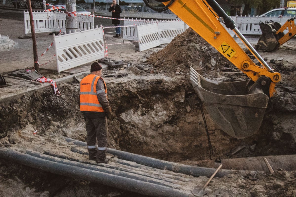 В Киеве ликвидируют последствия провала на улице Саксаганского 