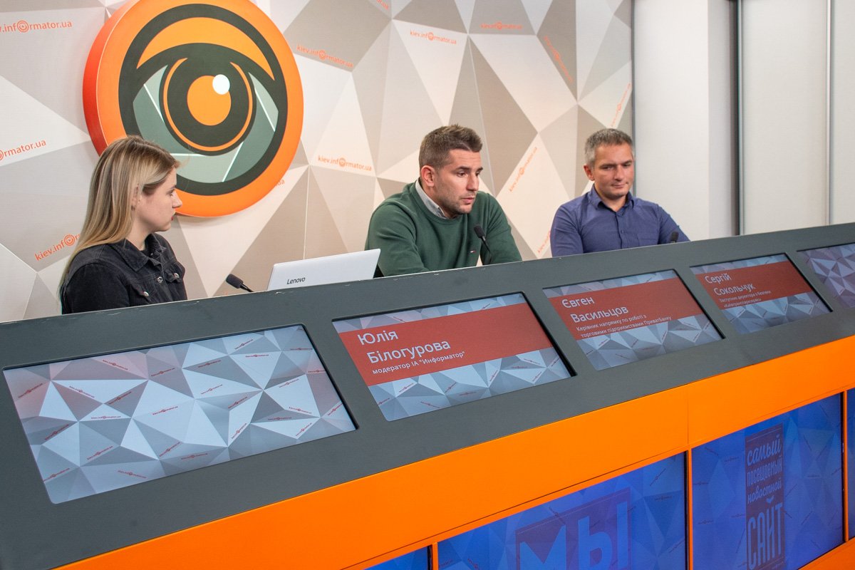 Оба спикера выразили уверенность, что именно за электронной оплатой парковки - будущее