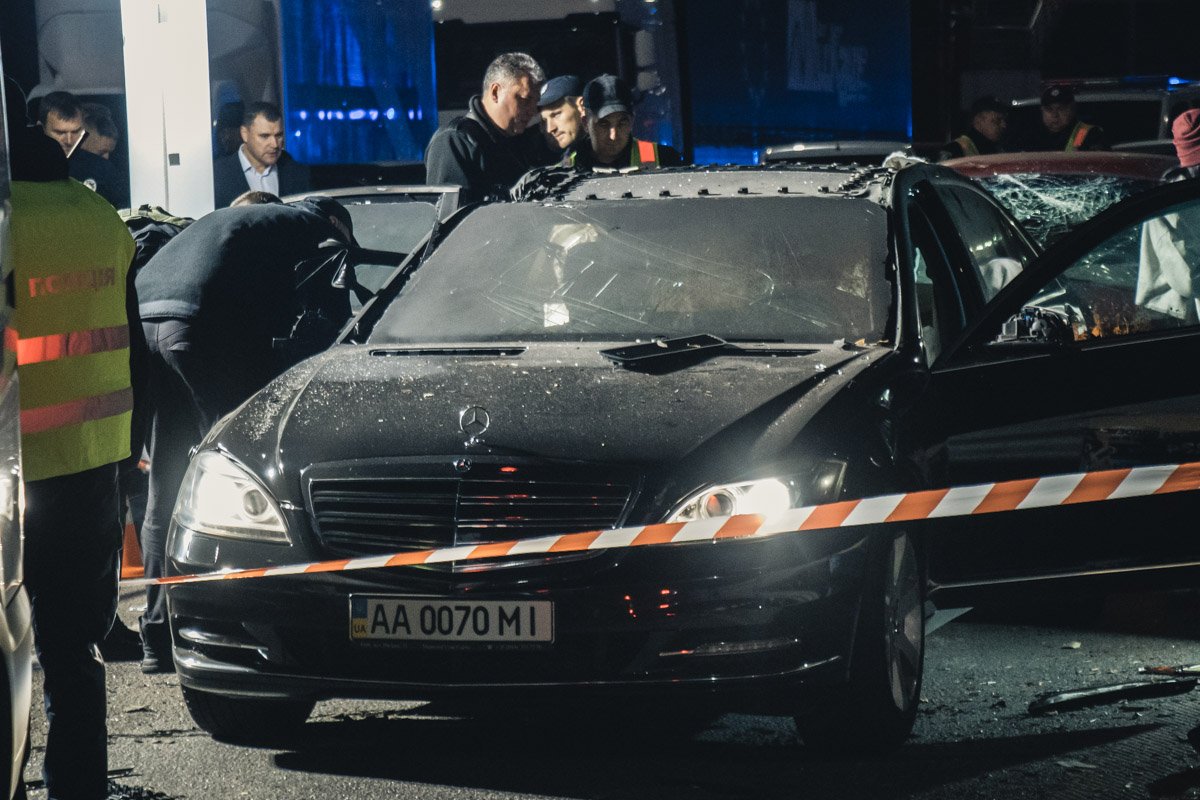 В Киеве взорвали представительский Mercedes