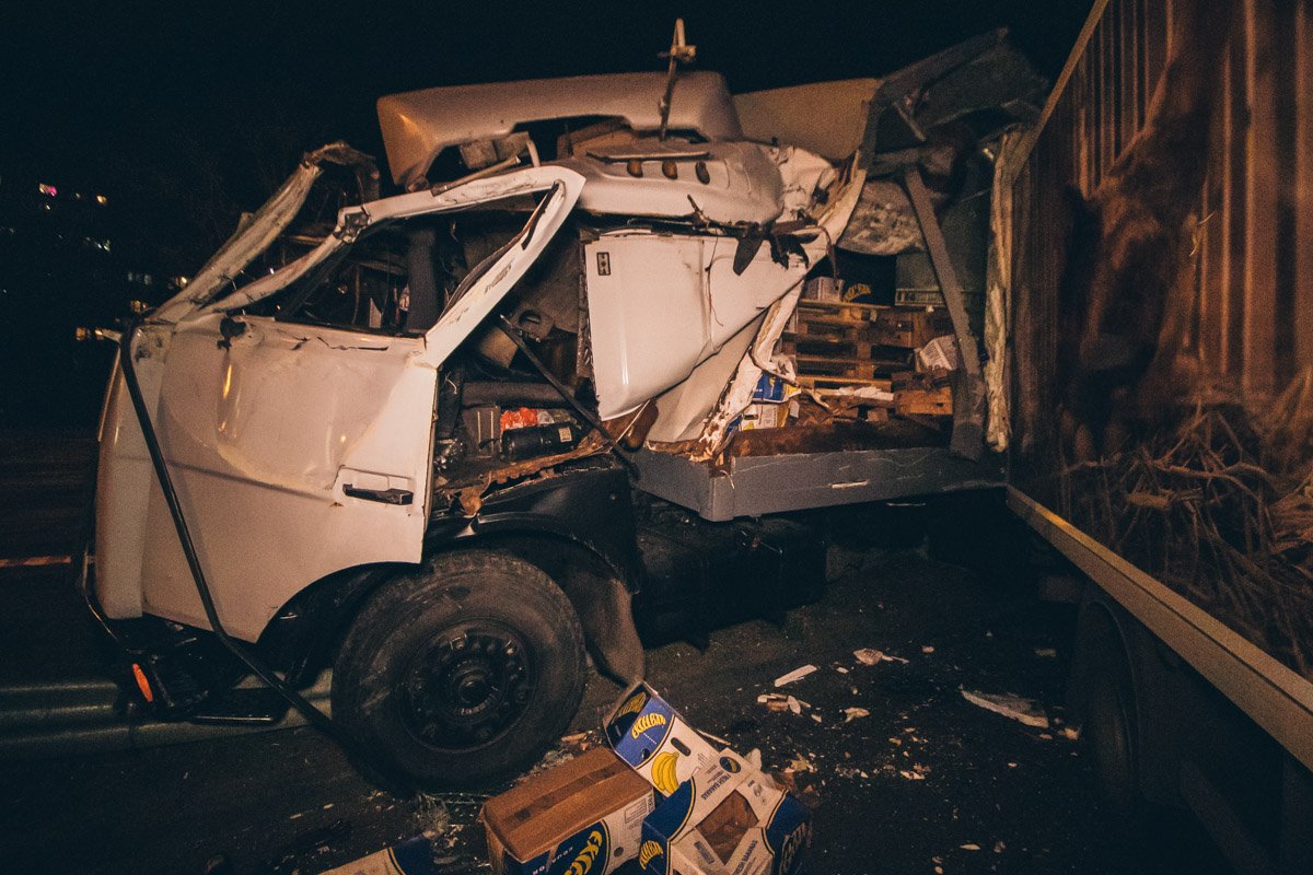 МАЗ протаранил 7 легковых автомобилей и грузовик МАЗ протаранил 7 легковых автомобилей и грузовик