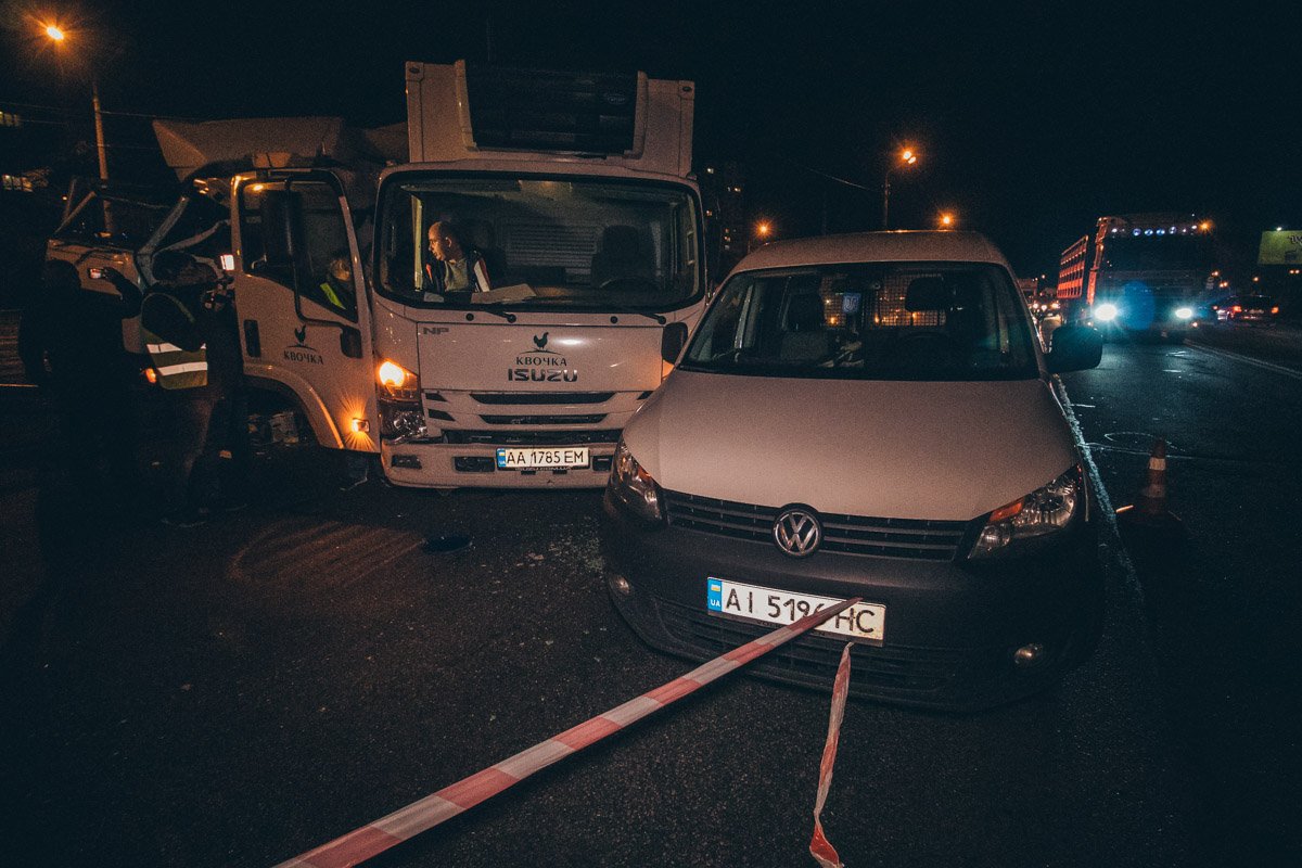 Остановить многотонную машину было суждено грузовику с яйцами Остановить многотонную машину было суждено грузовику с яйцами