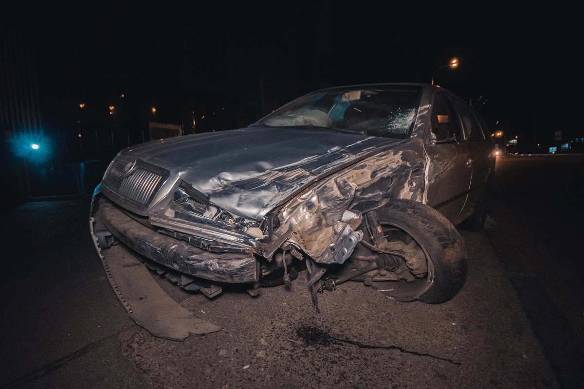 Водитель Skoda бросил автомобиль и сбежал 