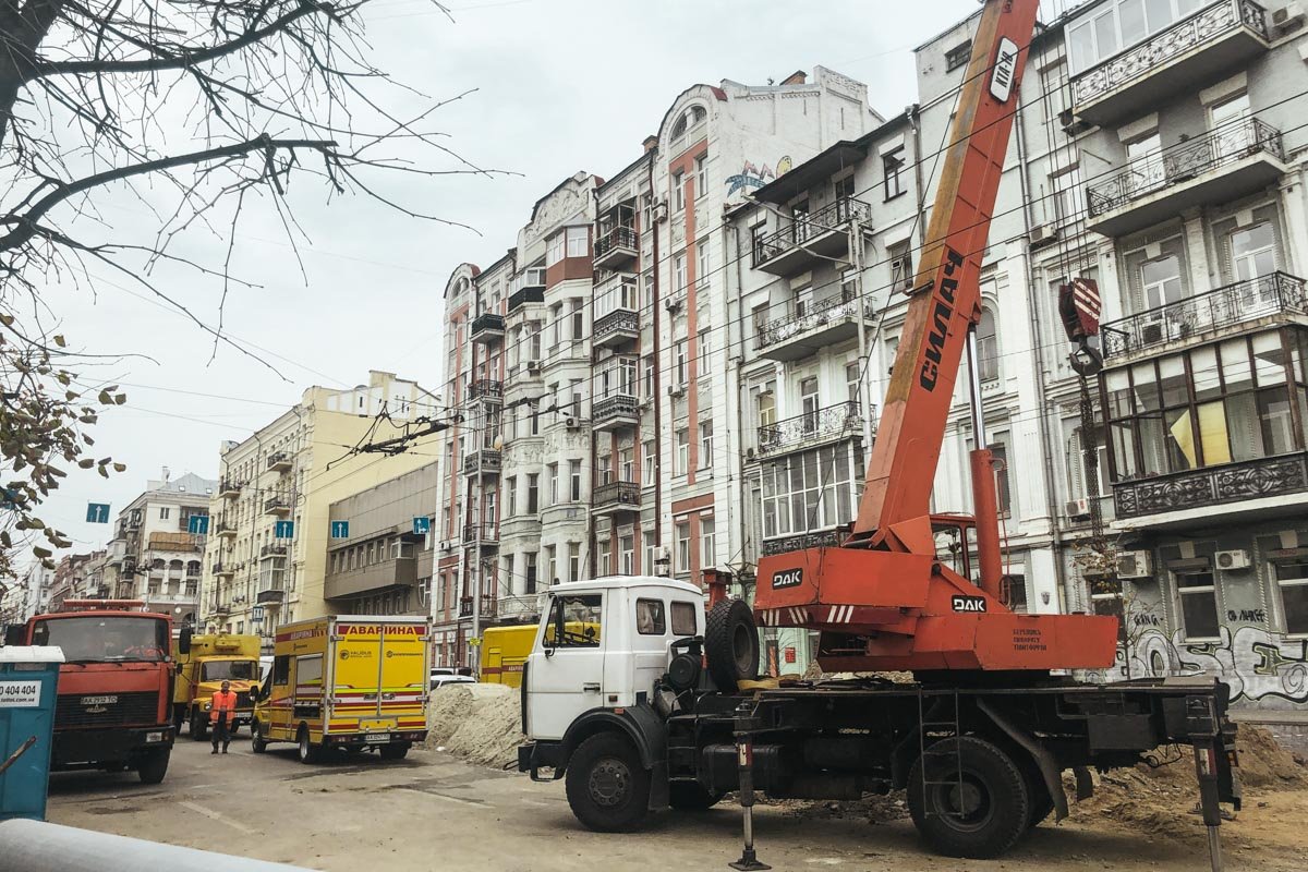 Коммунальные службы не прекращают работать